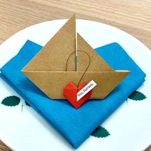 Barca origami con cuore, scegli il colore della barca e del cuore, il testo desiderato, decorazione da tavolo, decorazione per feste, segnaposto, matrimonio, anniversario, battesimo, compleanno