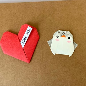 Biglietto origami pinguino con cuore, piccolo pinguino, testo a piacere, biglietto di compleanno, biglietto regalo, biglietto di anniversario, biglietto di auguri, biglietto pieghevole,