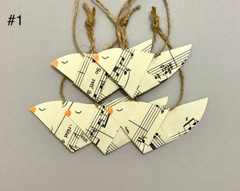 Set of 5, origami birds, paper birds made of music paper, bird with heart, bird pendant, tree decoration, tree decoration, party decoration, lucky charm