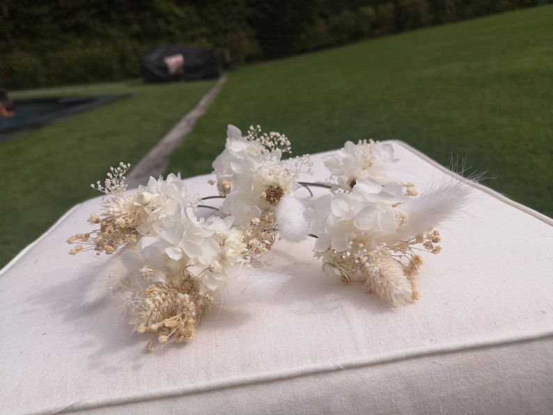 Epingle à cheveux blanche pour la mariée ou la demoiselle d'honneur idéale pour apporter une touche champêtre et féérique à votre coiffure image 1