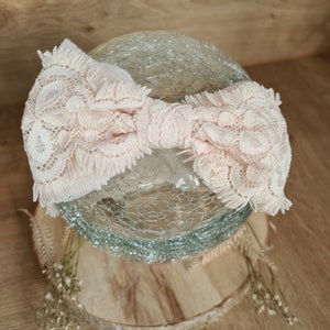 Zauberhaftes Haarband mit Schleife Bow Statementhaarband Lochstickerei Baby Mädchen Stirnband Frühling Sommer 0-48 Monate creme zarte Spitze Bild 3