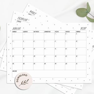 Könnte beinhalten: Ein weißer Papierkalender für Januar 2027 mit einem schwarzen Punktemuster am Rand. Das Raster zeigt die Wochentage, nummerierte Daten und ein Feld für Notizen am unteren Rand. Ein runder rosa Aufkleber mit dem Wort DOWNLOAD und einem Blatt.