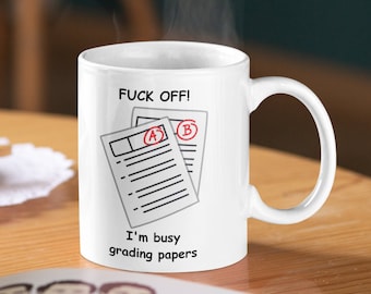 Taza "Aburrido calificando exámenes" - Divertida taza de café para maestros, regalo sarcástico para educadores, taza con humor para maestros
