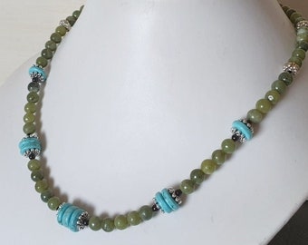 Sieradenpakket, ketting met jade, turquoise howliet en onyx, per set