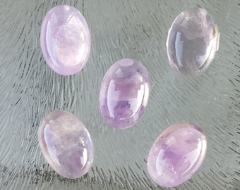 Amethyst cabochon ovaal 10 x 14 mm, per 2 stuks