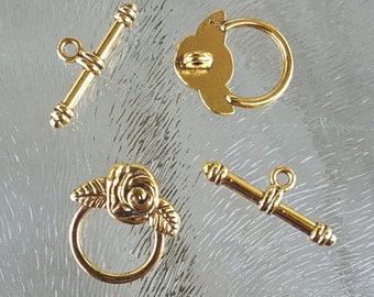 Gold-coloured chapter lock with rose, 19 x 18 mm, per 10 sets