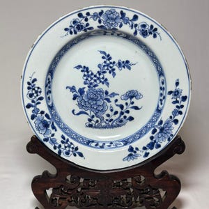 Chinese blue and white porcelain plate from the 1700s