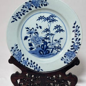 Chinese blue and white porcelain plate from the 1700s