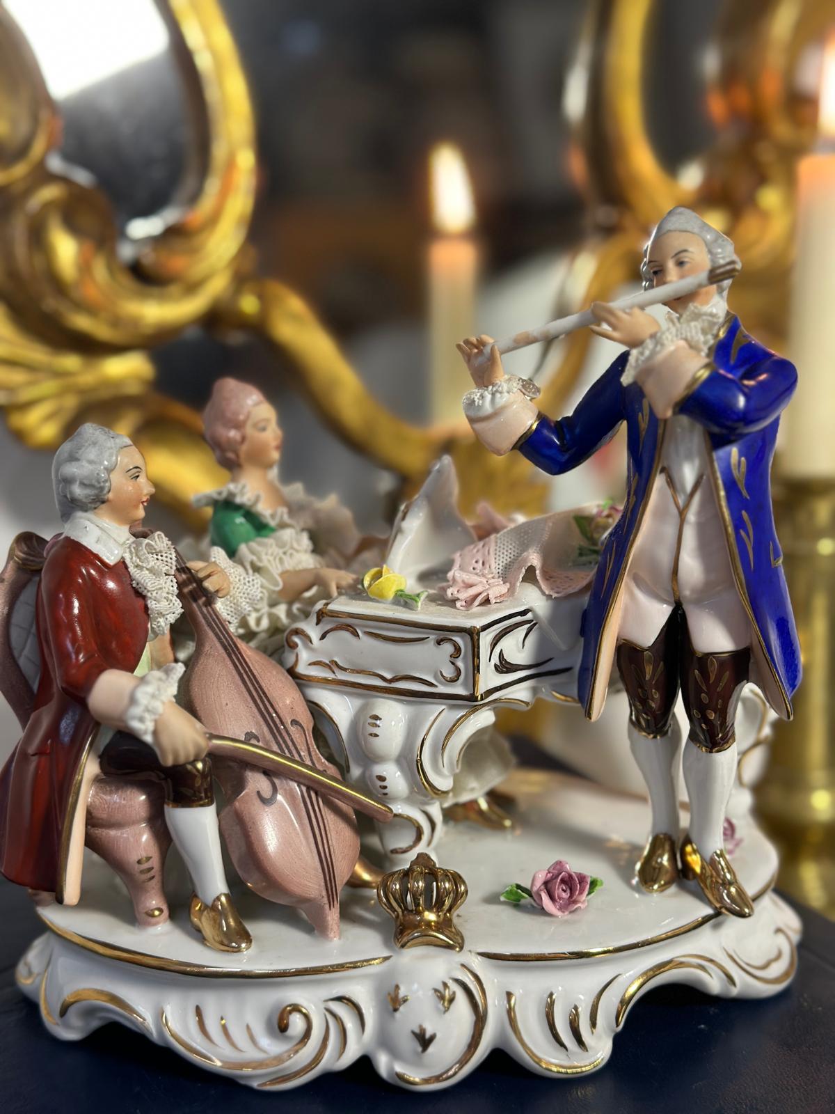 フィギュリン オーケストラ Porcelain Figurine Titled 'the Orchestra