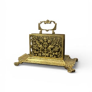 Peut inclure: Panneau en bois rustique avec l'inscription "Welcome to our home" dans un style manuscrit. Le panneau présente une finition vieillie et un design simple et accueillant, idéal pour un porche ou une entrée.