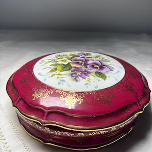 Antique candy box with flower decoration in Limoges porcelain