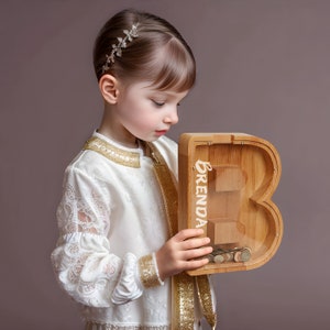 Hucha de madera con inicial personalizada, hucha de madera con nombre, hucha personalizada con inicial para niños y niñas, regalo para guardería o recién nacidos.