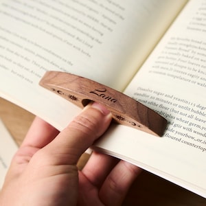 Custom Wooden Book Page Holder for One Hand Reading, Personalized Name Engraved Thumb Ring Bookmark, Perfect Gift for Readers & Book Lovers image 15