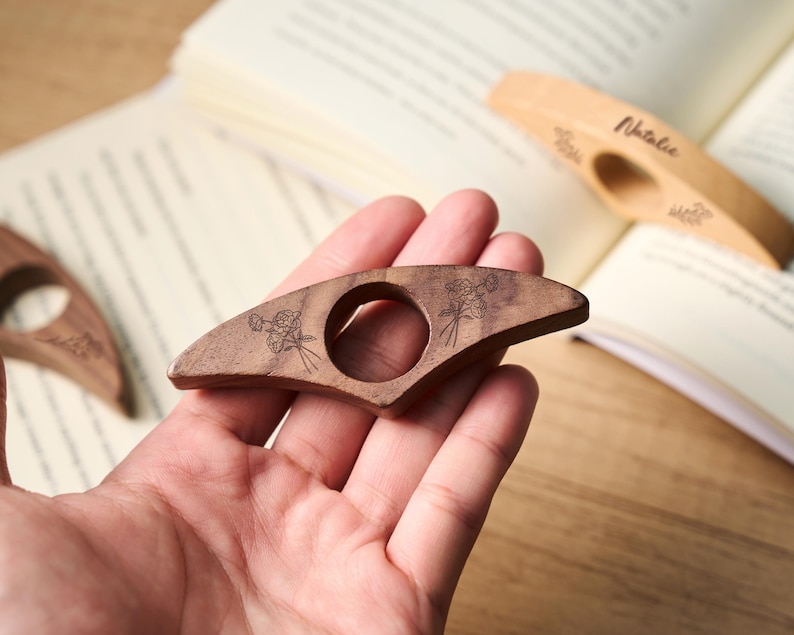 Custom Wooden Book Page Holder for One Hand Reading, Personalized Name Engraved Thumb Ring Bookmark, Perfect Gift for Readers & Book Lovers image 3