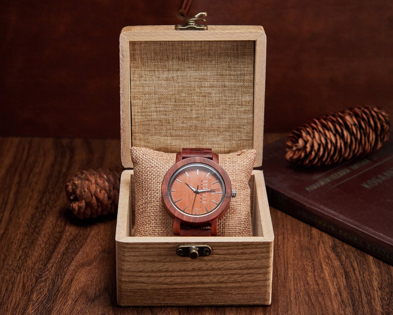 Montre en bois personnalisée pour homme, montre en bois gravée pour papa et petit ami, montre en bois personnalisée pour anniversaire, garçons d'honneur, cadeau de fête des pères image 6