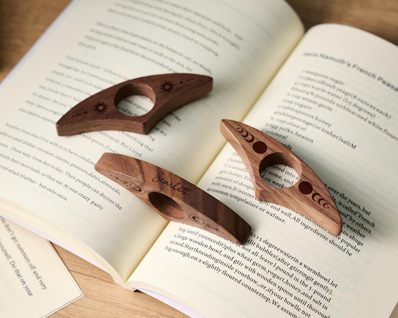 Custom Wooden Book Page Holder for One Hand Reading, Personalized Name Engraved Thumb Ring Bookmark, Perfect Gift for Readers & Book Lovers image 8