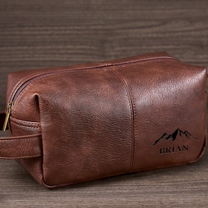 PU Leather Toiletry Bag for Men Custom Engraving - Travel Wash Bag Organizer, Wedding Groomsmen Gift Set, Durable Brown Men&#39;s Essentials