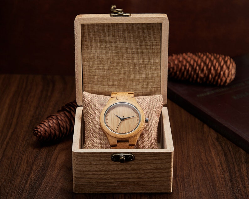 Personalisierte Holzuhr für Männer, personalisiertes Ehemanngeschenk zum Jahrestag, gravierte Uhrenbox für Männer, Uhrenhalter Bild 6