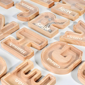 Hucha de madera con inicial personalizada, hucha de madera con nombre, hucha personalizada con inicial para niños y niñas, regalo para guardería o recién nacidos.