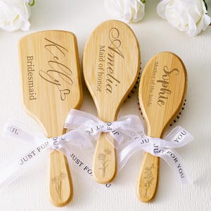 Personalized Wooden Bridesmaid Hair Combs, Custom Name Hair Brush, Wedding Party Gifts, Bridal Shower Favors, Anniversary Gift for Her