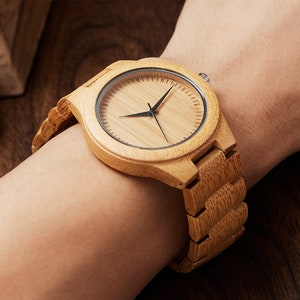 Montre en bois personnalisée pour homme, cadeau de mari personnalisé pour anniversaire, boîte à montre gravée pour homme, support de montre image 4