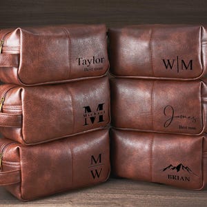 Engraved Men&#39;s Toiletry Bag PU Leather, Travel Wash Organizer, Wedding Essential Kit for Groomsmen, Gift for Him, Brown Leather Cosmetic Bag