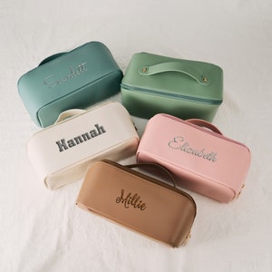 Leder Name gestickte Make-up Tasche, personalisieren Hochzeit Brautjungfer Beutel, Kosmetik Reise Lagerung Organisator, Brautvorschlag, Geburtstagsgeschenk