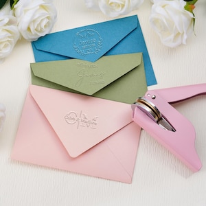 Grabador de monograma personalizado, sello de boda para invitaciones, sello grabador personalizado, elegante diseño de escudo, idea de regalo para novios.