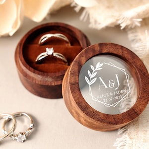 Personalisierte Holz-Ring-Box, klare Acryl-Abdeckung, individuell gravierte Hochzeit Verlobung Vorschlag Halter, Brautgeschenk für sie