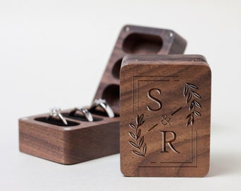 Hochzeit Ring Box aus Holz mit benutzerdefinierten Namen, personalisierte Verlobung drei Slots Braut, Vorschlag, Jubiläum Ring Halter, gravierte Ringträger