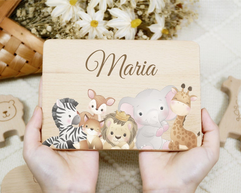 Tabla de desayuno infantil personalizada de madera con nombre, plato de comida para bebé personalizado, tabla infantil con grabado, regalos de cumpleaños para niños imagen 3