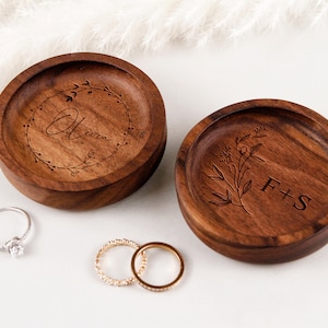 Gepersonaliseerde houten ringschotel, aangepaste naam trouwringhouder, trouwringblad, verlovingsringhouder, verjaardag geboorte bloemencadeaus