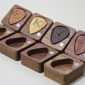 Caja de púas de guitarra de madera personalizada, soporte de almacenamiento para púas de guitarra con grabado personalizado, organizador de estuche para púas de guitarra, regalo para músico guitarrista
