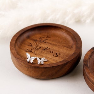Personalized Wooden Ring Dish, Custom Wedding Ring Holder, Wedding Ring Tray, Engagement Ring Holder,Anniversary Gifts, Birth Flower Gifts