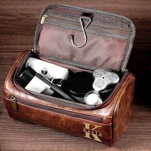 Trousse de toilette en cuir personnalisée pour homme, accessoire en cuir personnalisé pour garçons d'honneur, cadeau pour lui, cadeau pour homme d'honneur, trousse de toilette de voyage pour homme