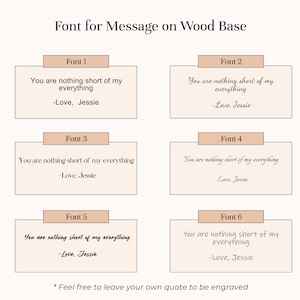 Puede incluir: Se muestran seis estilos de fuente diferentes sobre un fondo beige claro. Cada estilo de fuente muestra el texto "You are nothing short of my everything -Love, Jessie". El texto est&aacute; en un estilo de fuente cursivo. El texto se muestra en un cuadro rectangular con un borde marr&oacute;n claro. El texto "Font 1", "Font 2", "Font 3", "Font 4", "Font 5" y "Font 6" se muestra encima de cada cuadro. El texto "* Feel free to leave your own quote to be engraved" se muestra en la parte inferior de la imagen.