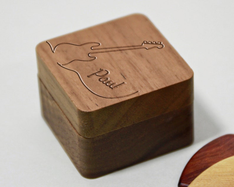 Caja de púas de guitarra de madera personalizada, almacenamiento personalizado del soporte de púas de guitarra, estuche organizador de púas de guitarra de madera, regalo de música para guitarrista músico imagen 6