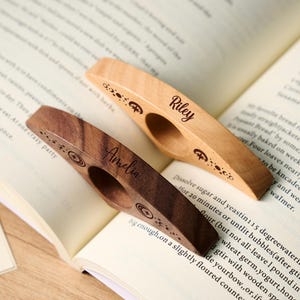 Custom Wooden Book Page Holder for One Hand Reading, Personalized Name Engraved Thumb Ring Bookmark, Perfect Gift for Readers & Book Lovers image 12