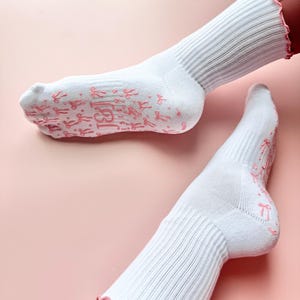 Cute Pilates socks for Pilates class featuring pink bow design with non slip grip perfect yoga socks for women ideal for barre studio sessions thoughtful gift for Pilates friend birthday gift idea for Pilates instructor stylish and functional Pilates grip socks comfortable workout socks for yoga Pilates and barre fitness socks with grips for women adorable pink Pilates socks great gift for fitness enthusiasts unique Pilates accessories for her must have socks for reformer class grip sock Pilates