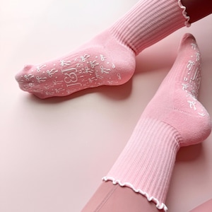 Pilates socks for Pilates class with pink bow non slip grip socks for yoga and barre studio perfect gift for Pilates friend ideal birthday gift for Pilates instructor stylish and functional Pilates socks for women comfortable and cute pink Pilates socks with grips best socks for Pilates reformer class essential yoga socks with grips for women thoughtful gift for fitness lovers practical Pilates accessories for studio workouts unique pink grip socks for barre Pilates gift ideas for her birthday