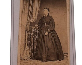 ニコラ・テスラの写真、ナポレオン・サロニー作、1890年 - Etsy 日本