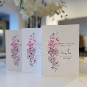 Glückliche 40. Geburtstagstochter, 3D-Luxus-Geburtstagskarte, Tochter 40. Karte, schöne Tochter Karte. Handgemacht, 3d rosa Blumen, Gems & Schleife. 40