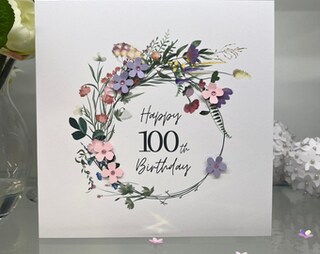 Biglietto D'Auguri Per 100° Compleanno Con Fiori - Old English Company - Cartolina Tradizionale 15x15 Cm Con Busta - Fronte Colorato, Interno Bianco Per Messaggio Personale