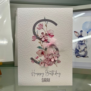 Carte d'anniversaire personnalisée, carte fille, anniversaire d'un ami, carte de visite, carte initiale, carte faite main, carte d'anniversaire souvenir, fleur de cerisier