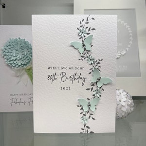 Carte du 80e anniversaire, carte du quatre-vingtième anniversaire, carte du 80e anniversaire, carte Happy 80th, carte 80e luxe, souvenir 80e, fleurs 3D, papillons 3D, gemmes