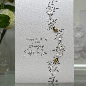 Gelukkige verjaardag schoonzus kaart, 3D luxe verjaardagskaart, schoonzus kaart, Daisy & Bee verjaardagskaart, madeliefjes, bijenkaart, schoonzus