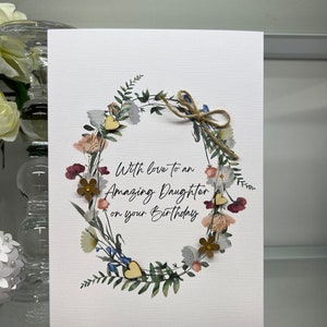 Carte de joyeux anniversaire fille, carte d'anniversaire de luxe, carte de fille, créations 3D de fleurs et de coeurs, carte d'anniversaire, marguerites, anniversaire de fille