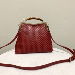 Bolso de mano con doble cierre de piel de vaca tejida a mano en color burdeos, bolso con asa superior de piel tejida envejecida, bolso bandolera de piel de vaca estilo vintage