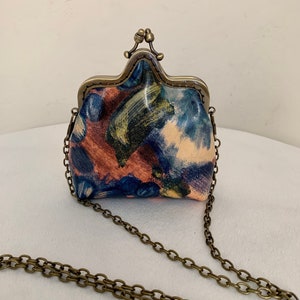 Chic Handsewn Genuine Leather Floral Print Castle shaped Kisslock Coin Purse & Chain