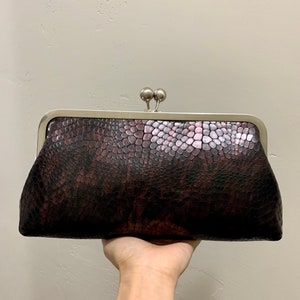 Bolso de mano/monedero/bolso de noche grande de piel auténtica grabada en relieve Kisslock